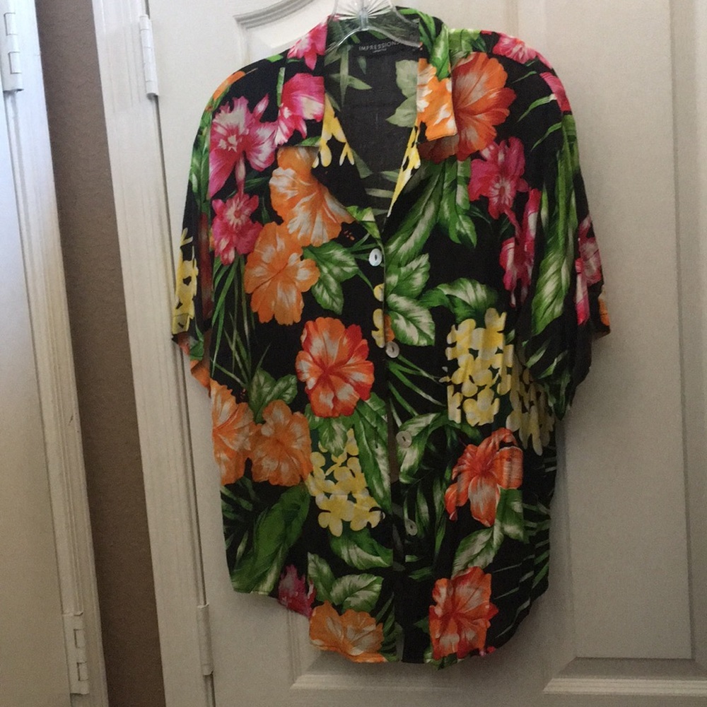 FINAL MARKDOWN Impressions lifestyle tropical blouse Large